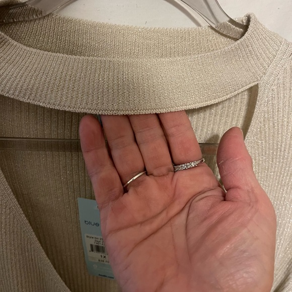 Sparkling Beige Sweater cross over and cloth necklaces - Picture 2 of 5